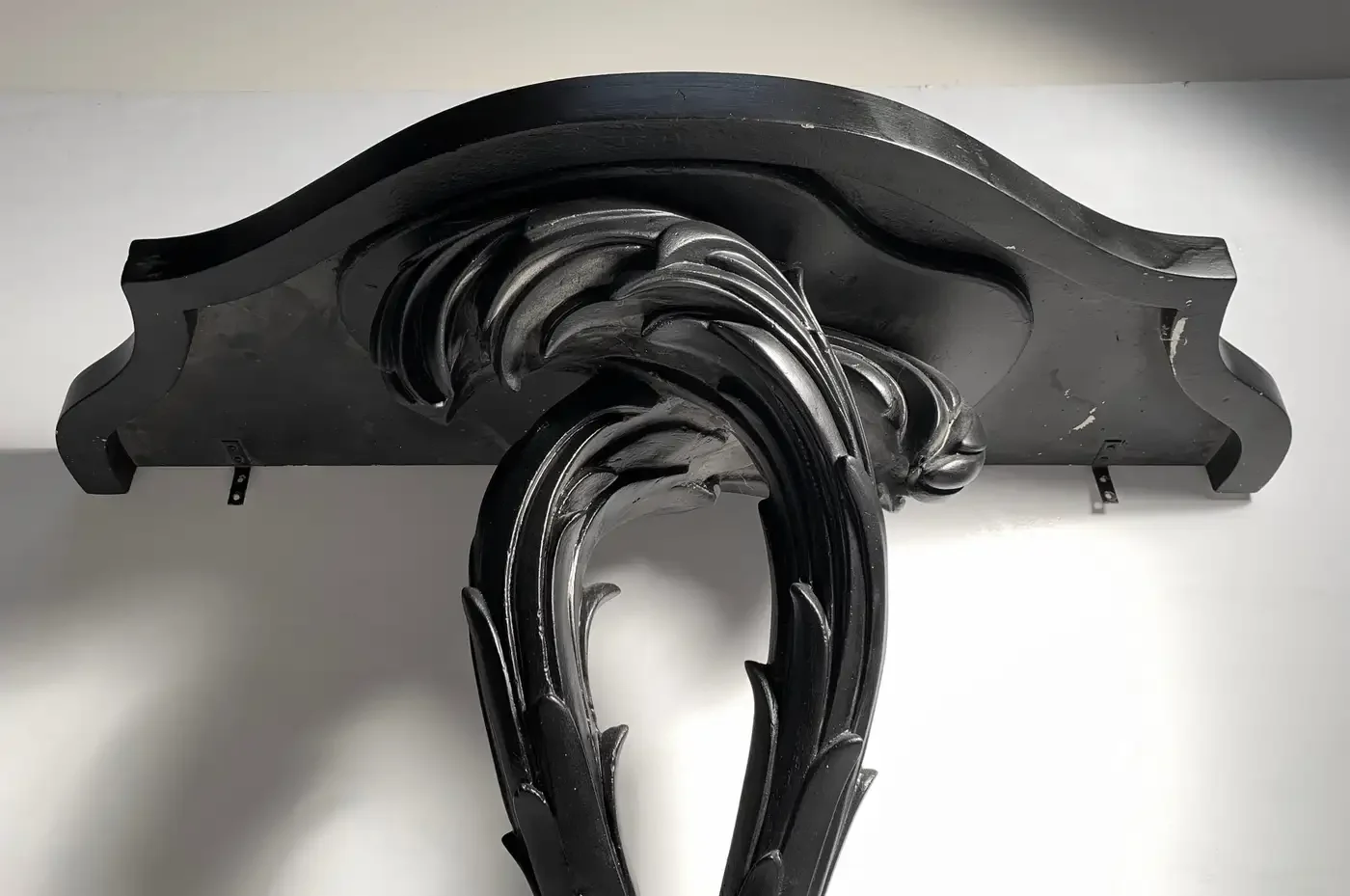SERGE_ROCHE_CONSOLE_BLACK_01_master.webp