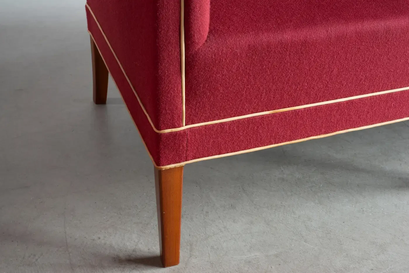Kaare_Klint_2_pers_sofa_RR_3_master.webp