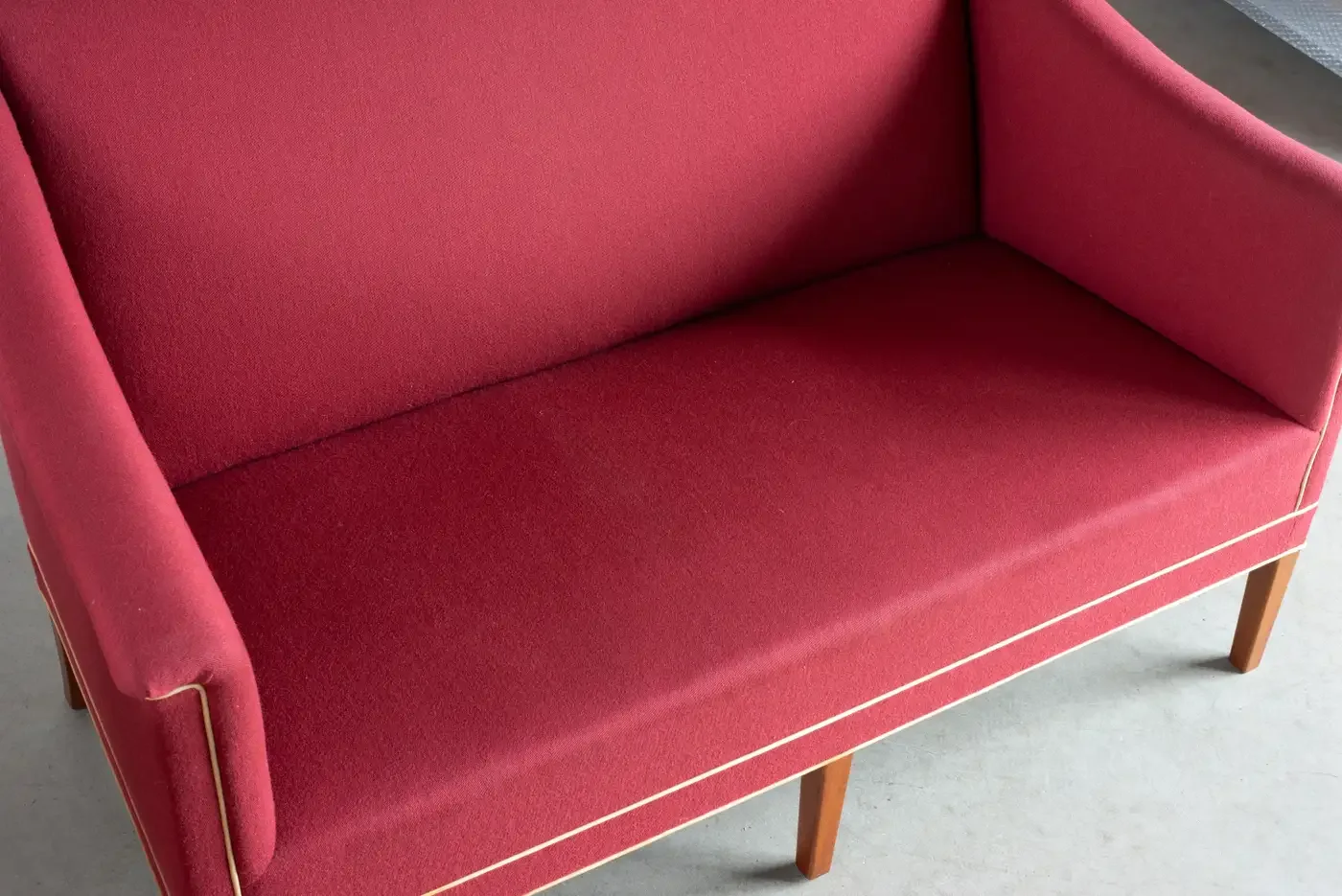 Kaare_Klint_2_pers_sofa_RR_4_master.webp