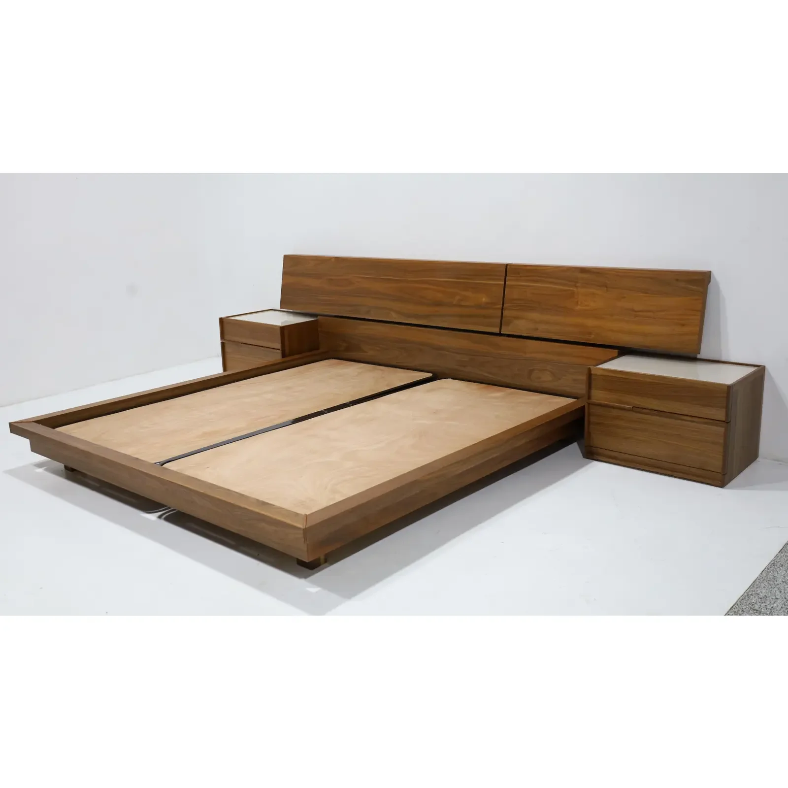 swan-bedroom-set-by-huppe-2901.webp