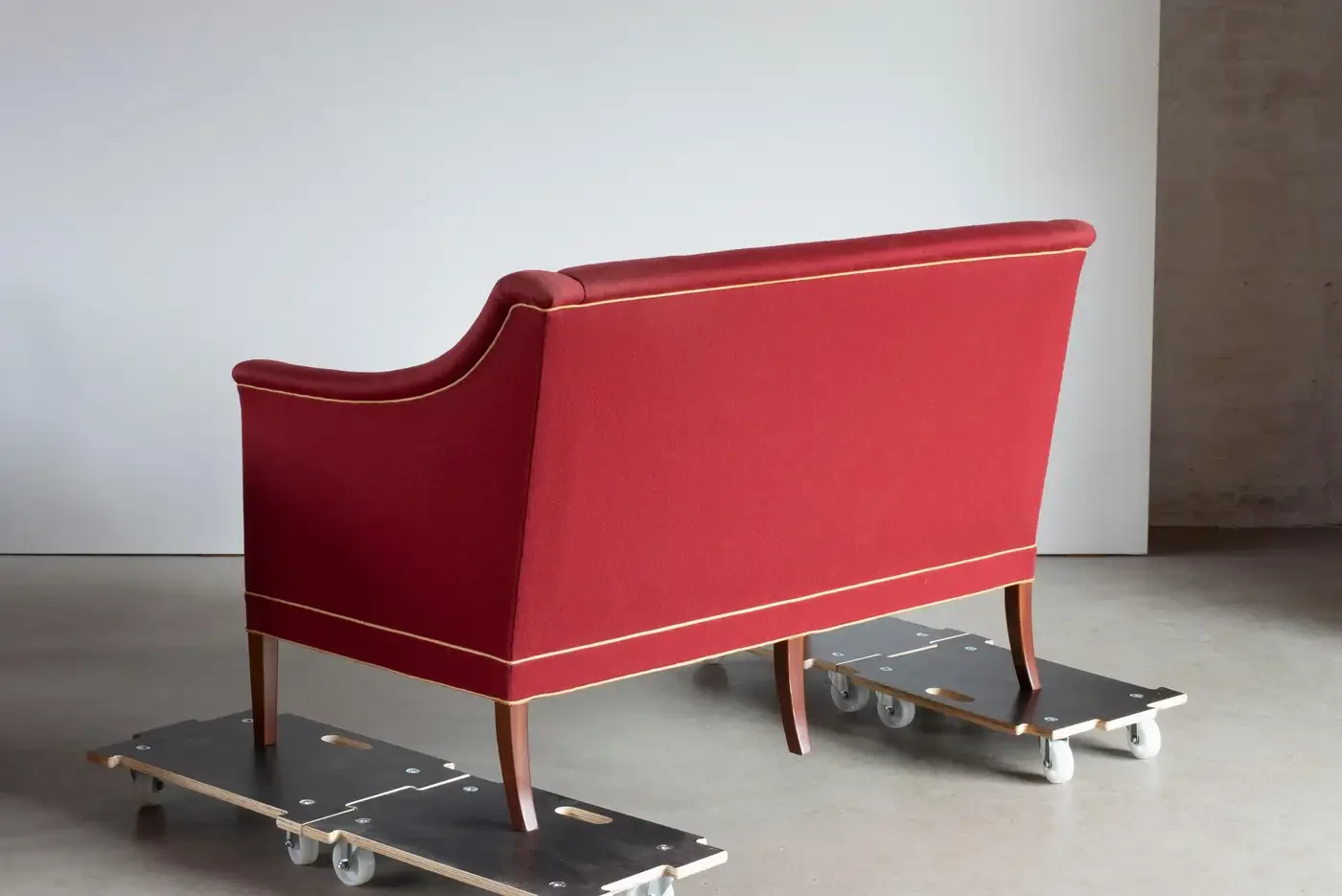 Kaare_Klint_2_pers_sofa_RR_6_master.webp