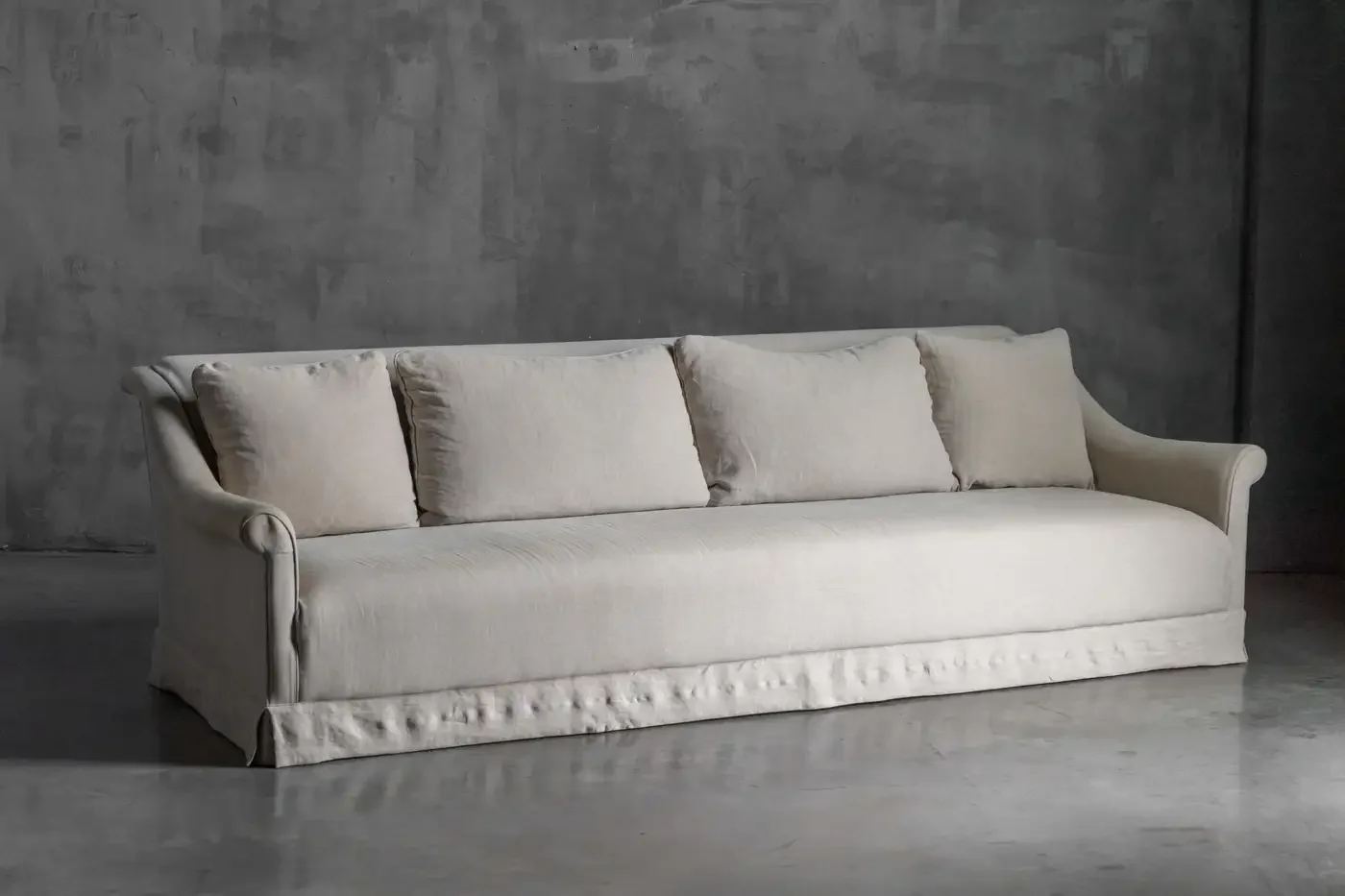Linen_Sofa_by_Axel_Vervoordt_1_master.webp