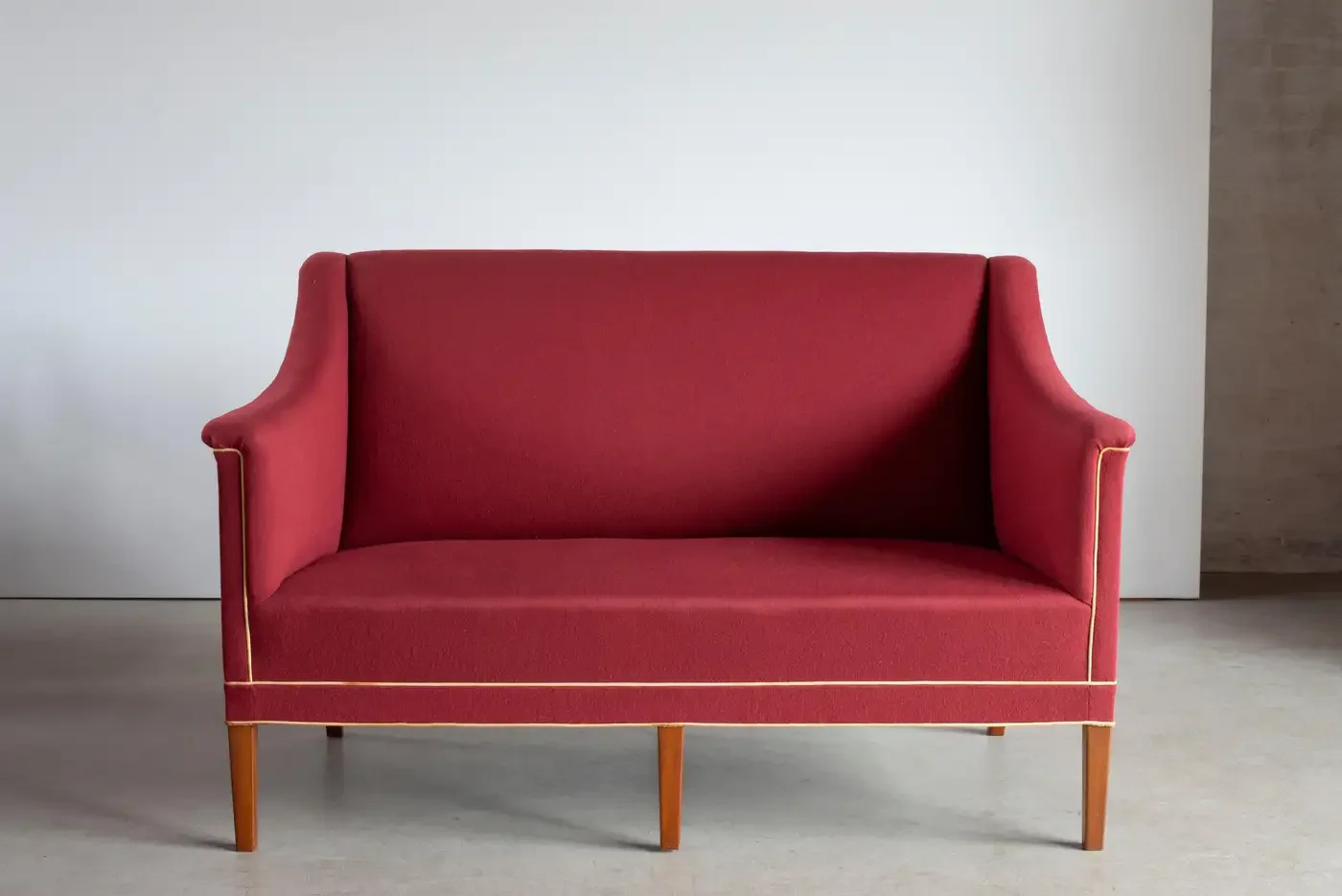 Kaare_Klint_2_pers_sofa_RR_master.webp