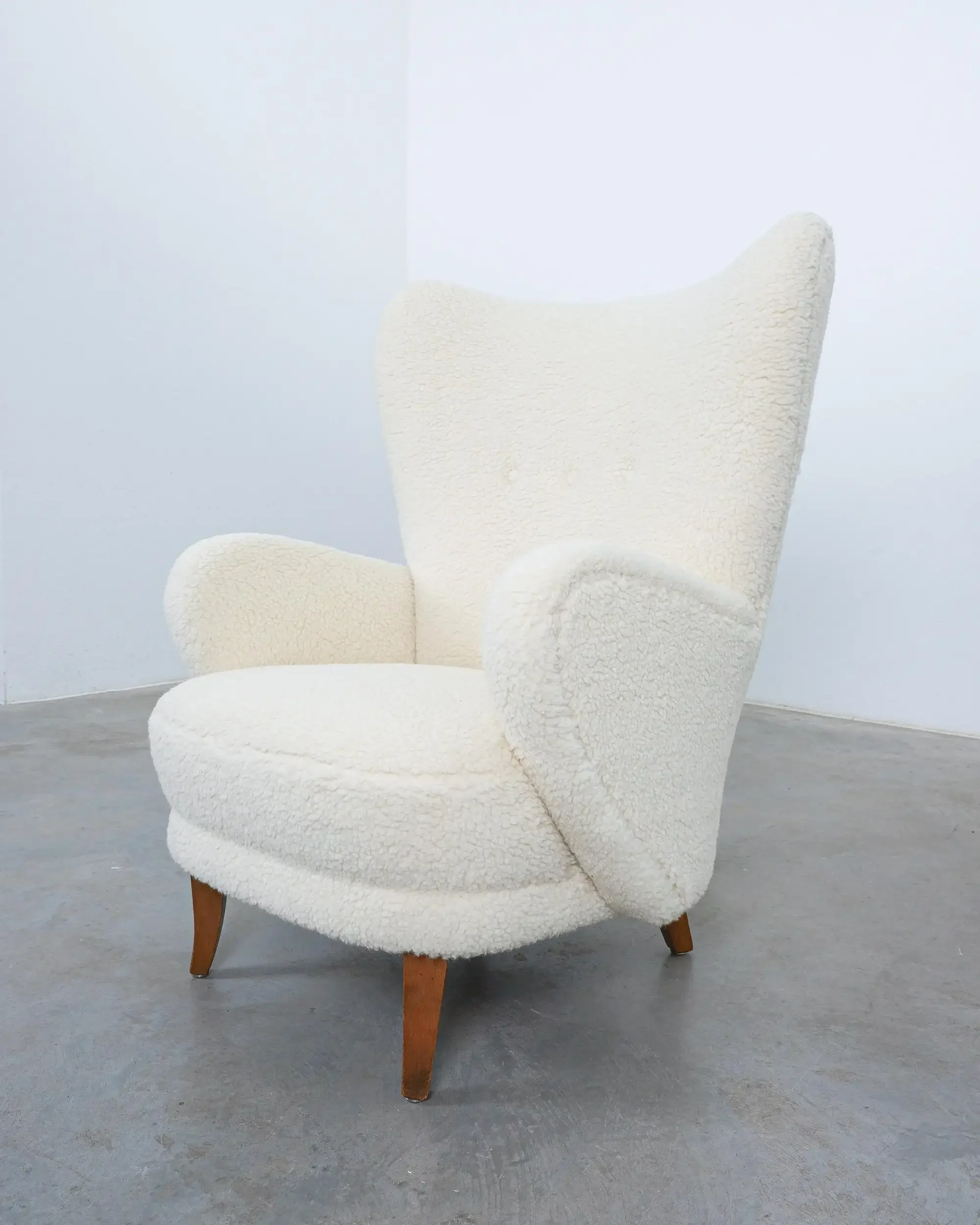 Derive_Vienna_Adolf_Wrenger_Boucle_chair_1950_05_master.webp