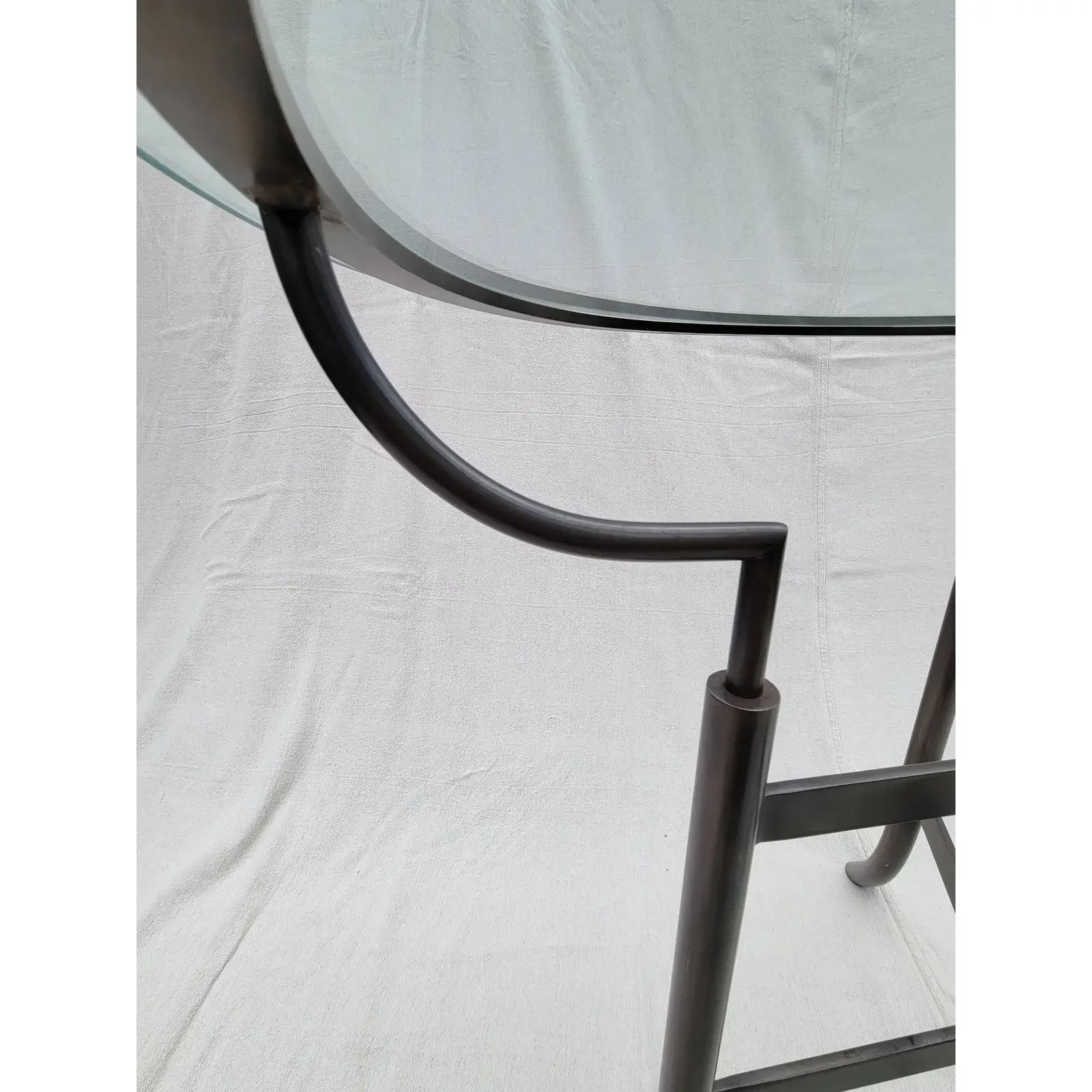 john-saladino-tripod-table-5137.webp