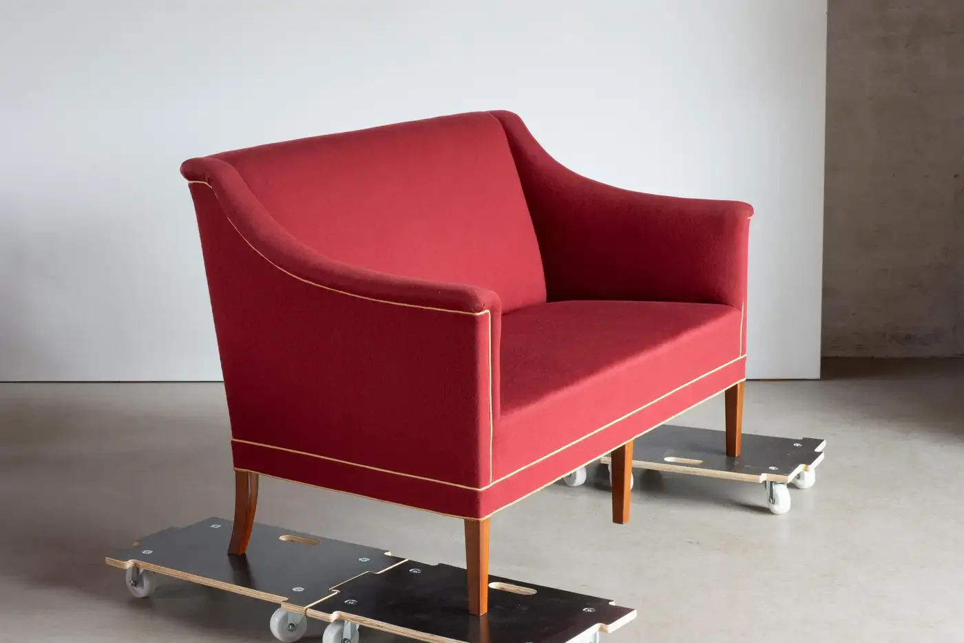Kaare_Klint_2_pers_sofa_RR_5_master.webp
