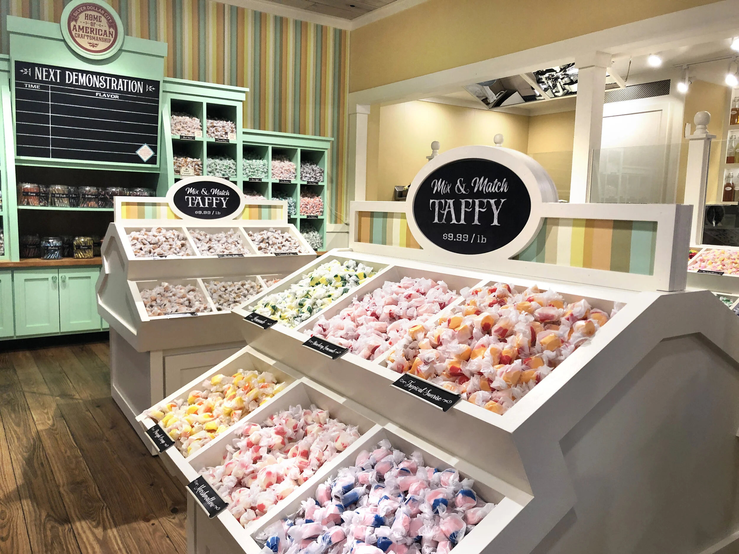 Silver Dollar City Phoebe Snapp’s Taffy Shop