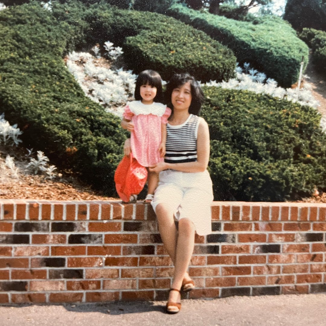 S1E4 Social 04 - Lan Phu and Young Lisa Phu at Six Flags Great Adventure in 1982 Aug.jpg