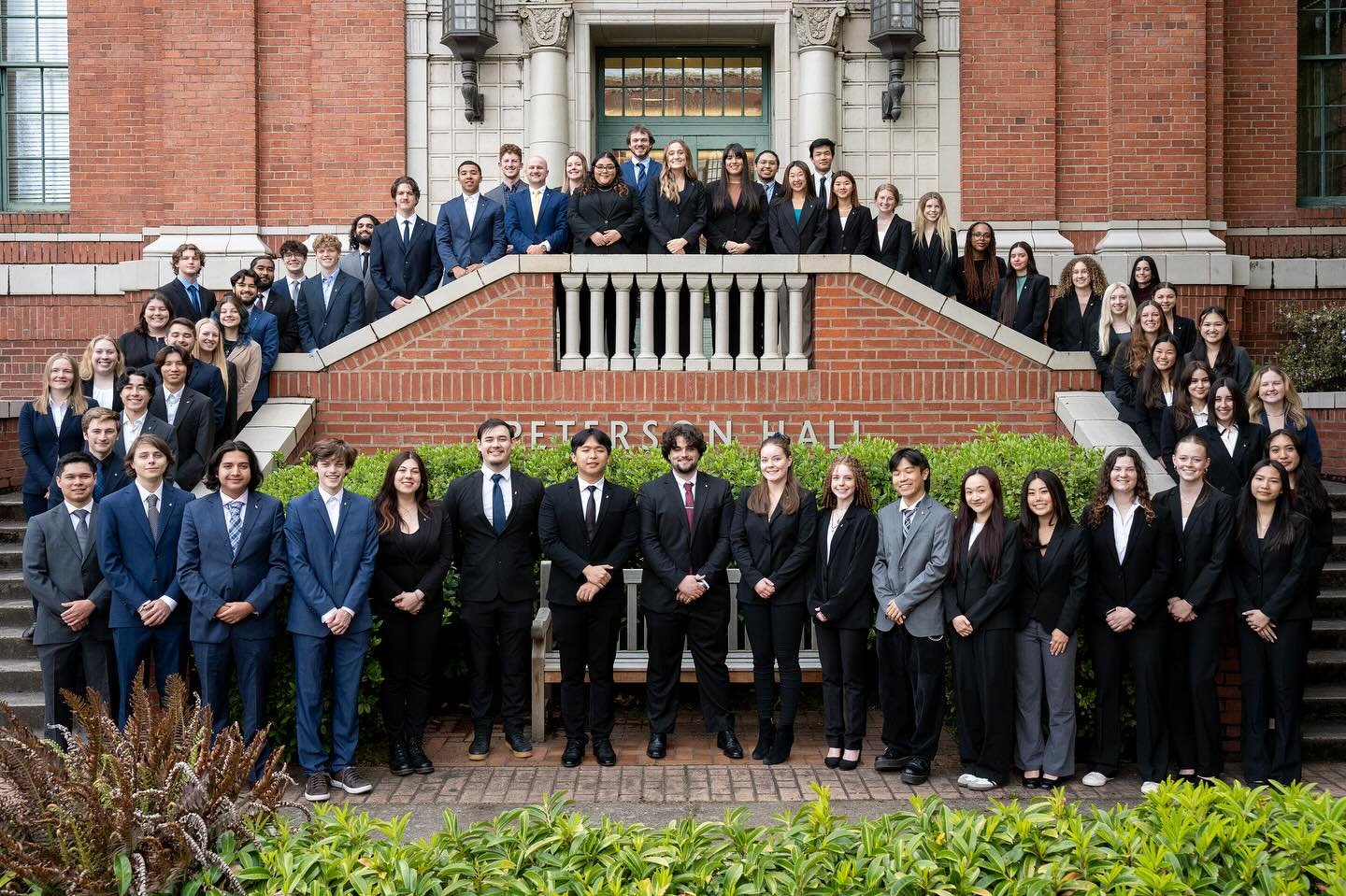 Nice weather out calls for new headshots and group/exec photos☀️💐

#alphakappapsi #kappachapter #oregon