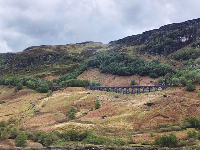 While choosing photos for my next blog post, I came across this photo I took of Glen Ogle while my friend and I were driving down the A85 on a day trip circling Loch Lomond and the Trossachs National Park.
🏞
The viaduct pictured sits on the edge of 