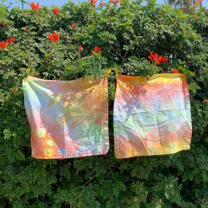 *ɴᴇᴡ* 𝘎𝘳𝘪𝘧𝘧𝘪𝘵𝘩 𝘗𝘢𝘳𝘬 𝘚𝘶𝘯𝘴𝘦𝘵 color-way! 
Reusable cloth dinner napkins, 100% cotton, 20in. x 20in.

1 for $20
2 for $35
set of 4 for $60
(🛸shipping included)

ᴅᴍ ғᴏʀ ᴍᴏʀᴇ ɪɴғᴏ ᴏʀ ᴛᴏ ᴏʀᴅᴇʀ.

🌅💫 #futurefibers #icebathdye #handdyed #i