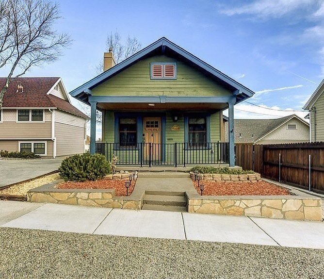 Just look at this cutie! I need to go do some more digging on its history, but this house was built in 1914, and is right in the heart of downtown Prescott. And, she is getting painted on Monday! What color would you paint her? 🏡 @stayprescott