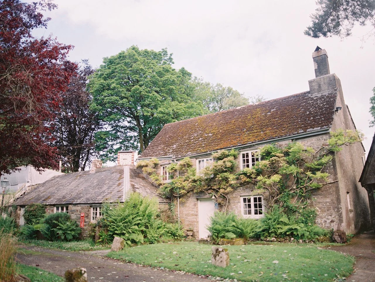 Manor House Cornwall Botelet