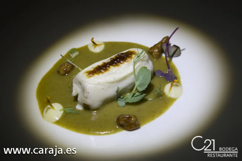 Canelón de Lechal con Crema de Alcachofa y Romero