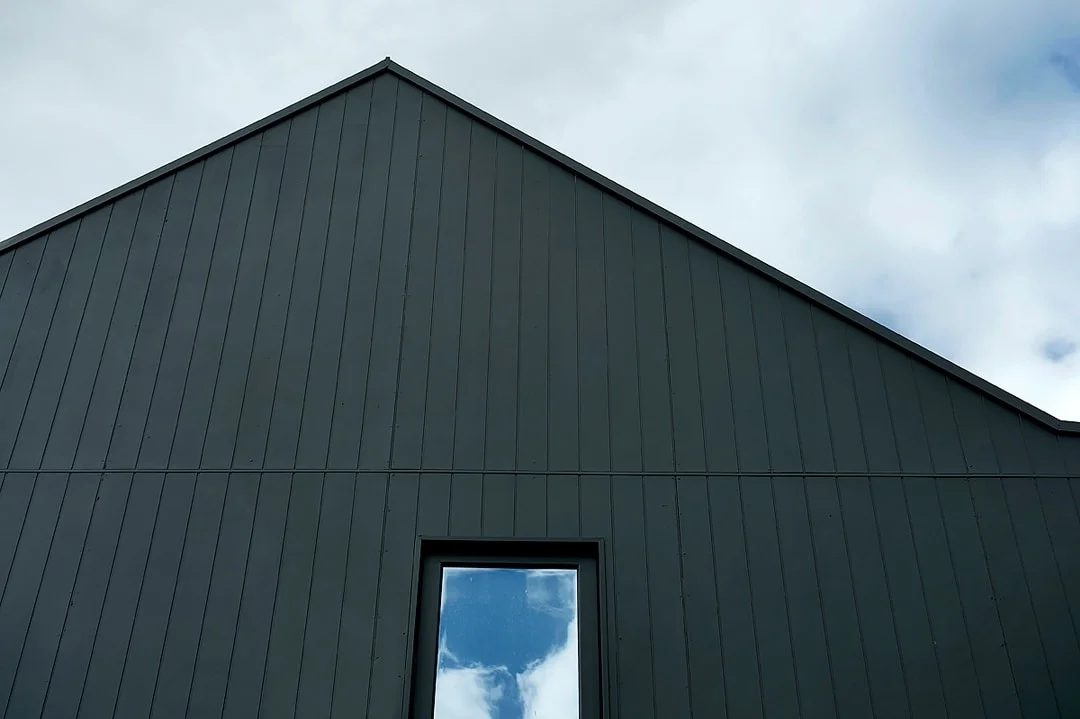 BUILDING WITH STRUCTURAL INSULATED PANELS