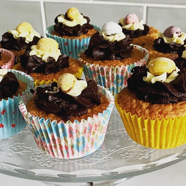 Ran out of icing sugar on the latest batch so I blitzed Demerara sugar in the NutriBullet, but then it was an off white colour, 🤔 so I turned it into chocolate icing!! Hey presto! These are for my neighbours. #eastersunday #happyeaster #eastercupcak