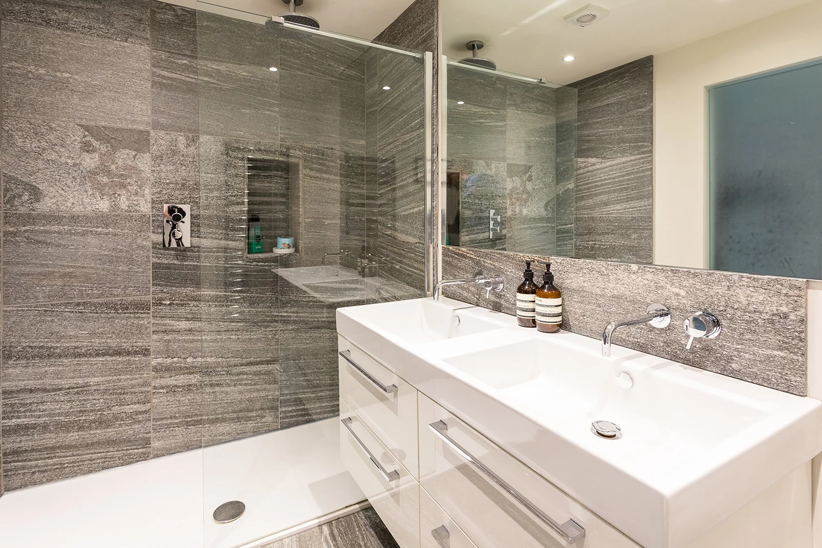 En Suite1b.jpg