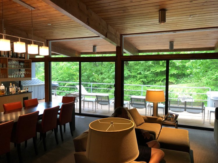 The open plan great room at Granoff Ski House, designed by Eliot Noyes in 1964 . Image courtesy of Rich Granoff