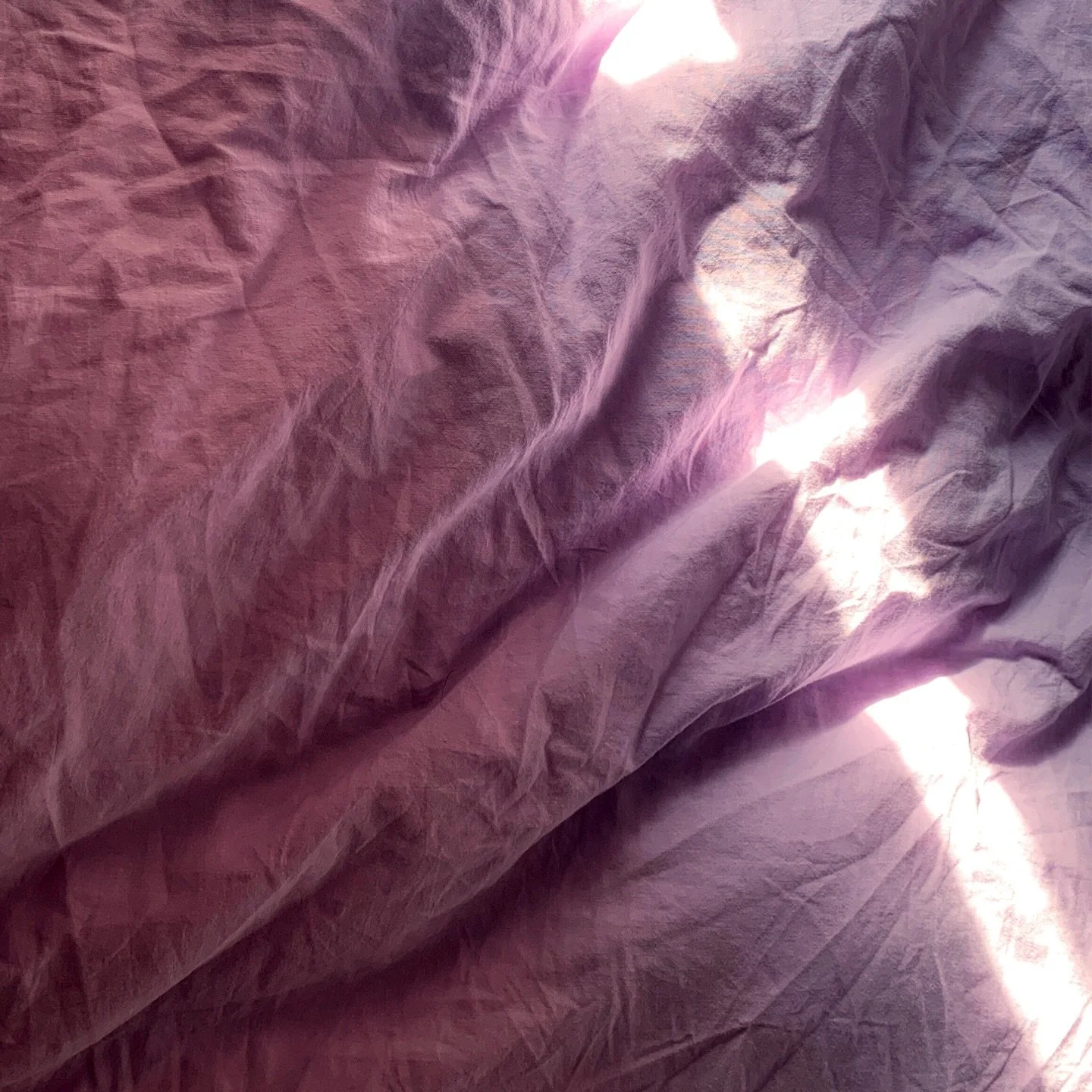 happy release day

today is the day my new EP UNBENANNT sees the light of day

give it a listen (linktree in bio)
it was recorded on my beloved upright piano in my homestudio

mastering (the one and only) @fabiroesch 

produced and cover @adrian.stui