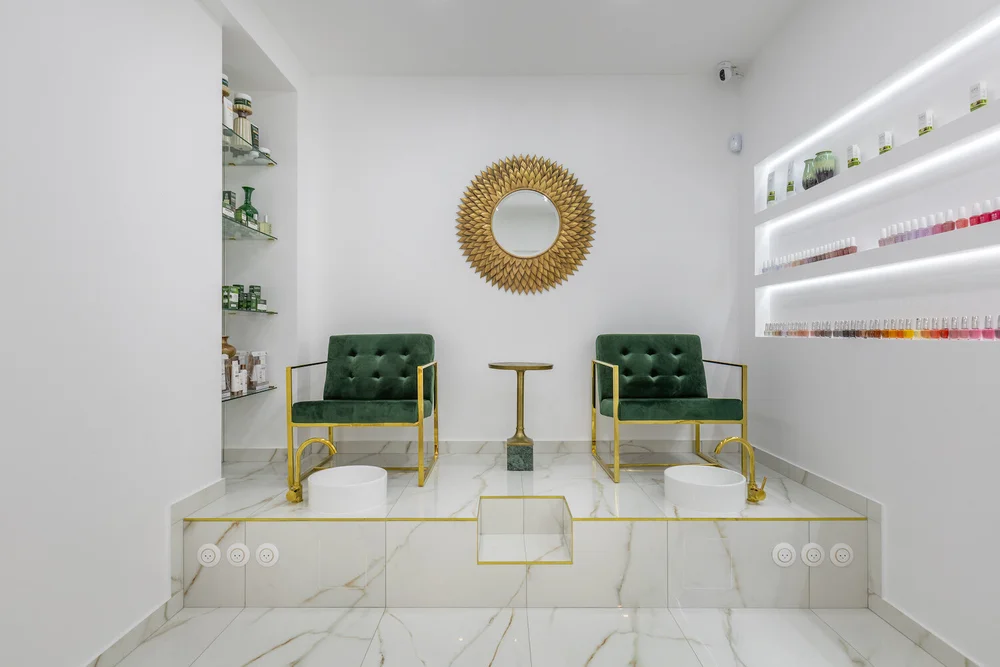 Institut de beauté Menasa Wagram, Paris 17e – fauteuils de pédicure