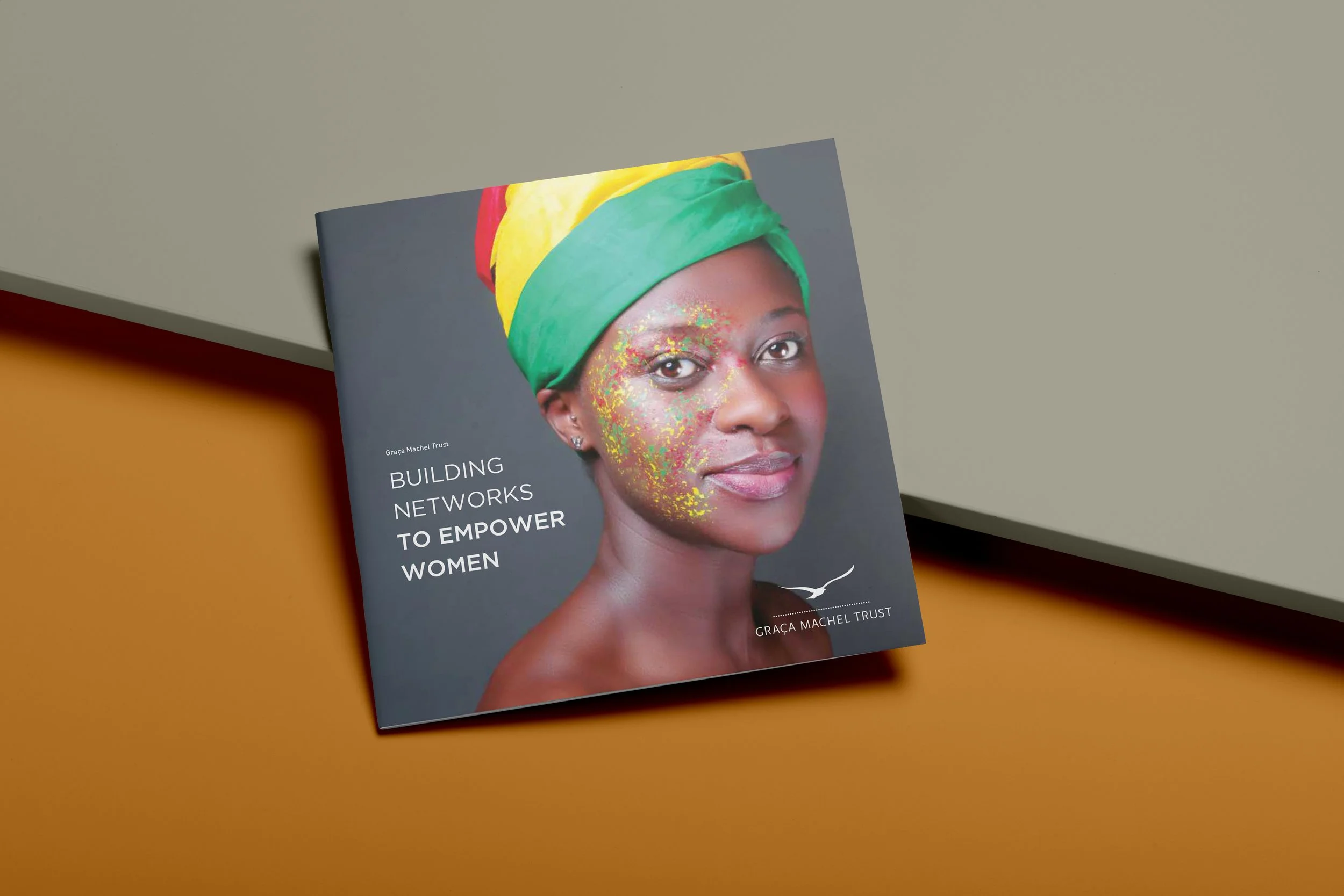 01-softcover-square-brochure.jpg