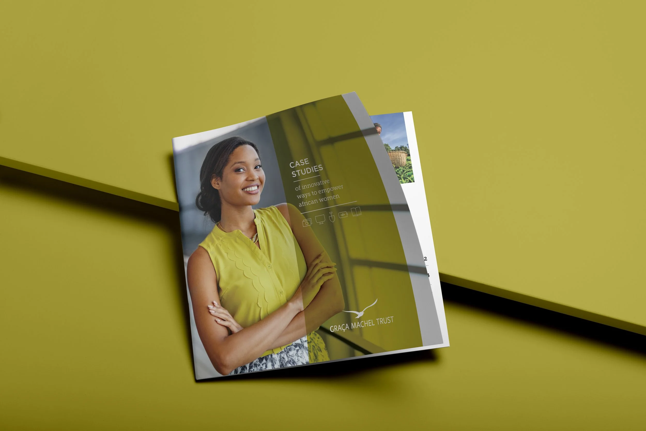 02-softcover-square-brochure.jpg