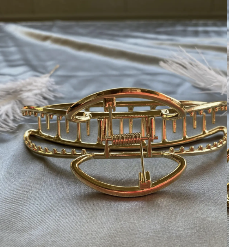 Large Hollow Twisted Hair Claw Clip, Thick Hair.png