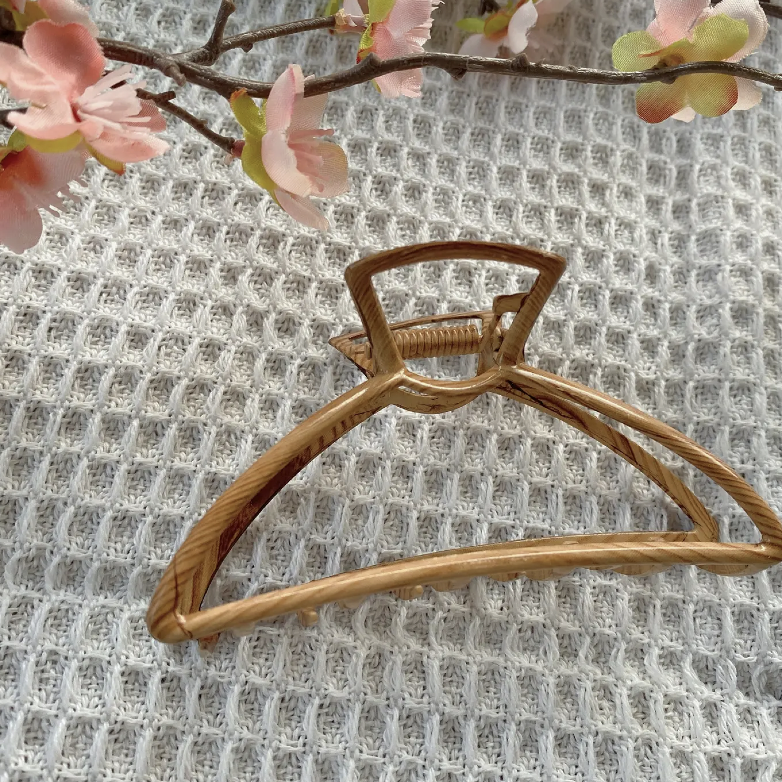 Hairclaw Clip Metal WoodFinish.png