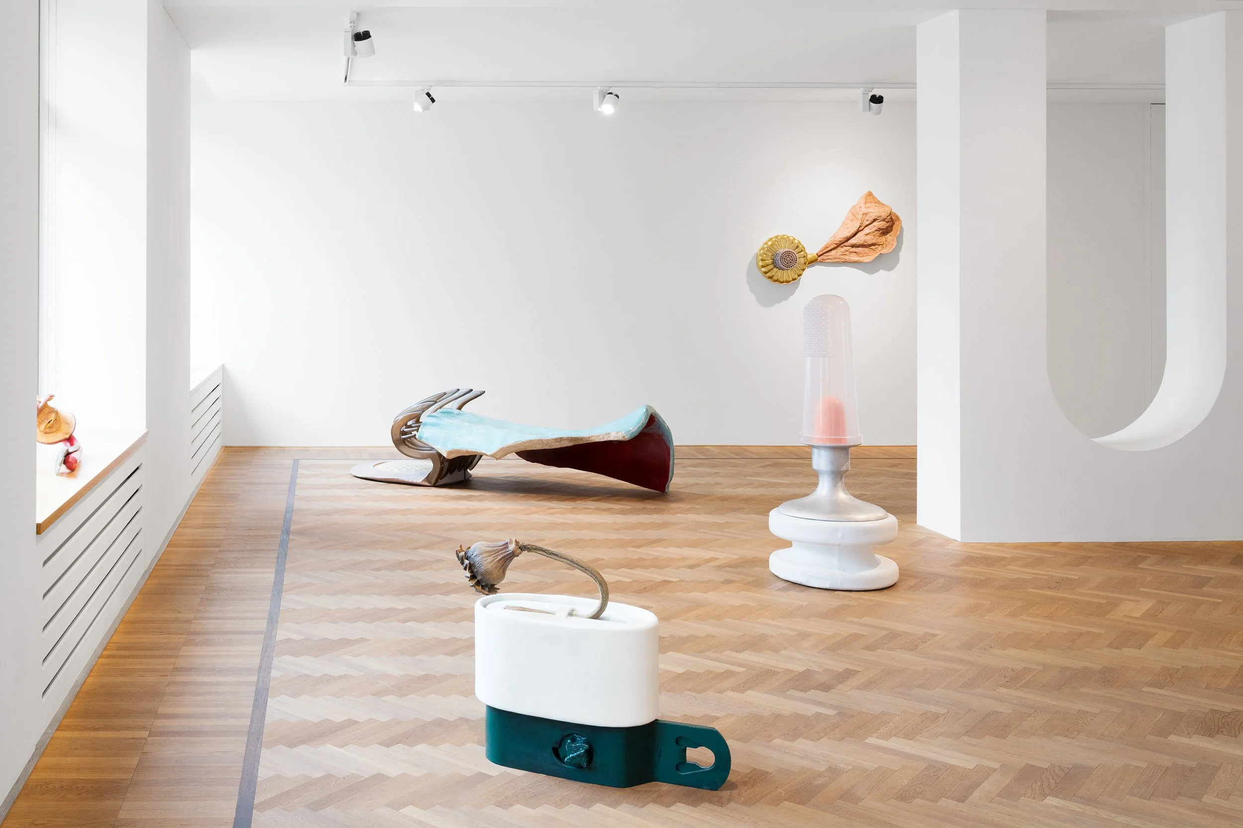 Installation view of Maria Ceppi_Chimära_2025_Galerie Fabian Lang_Zürich_LowRes_1.jpg