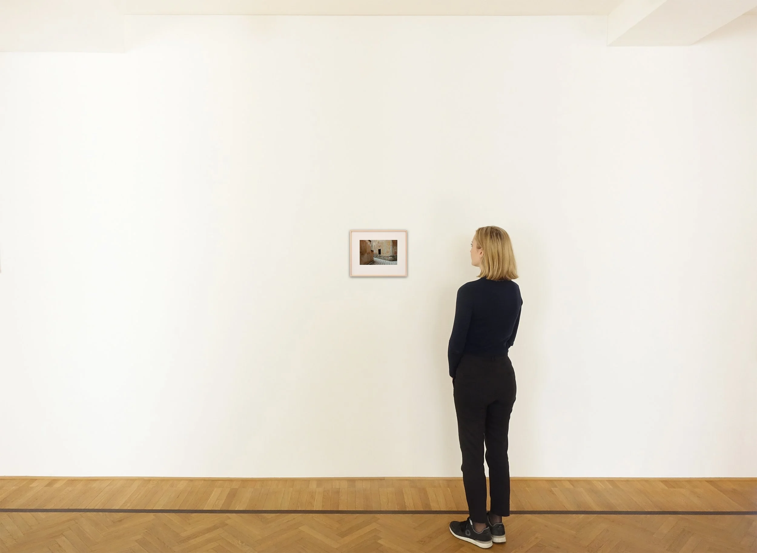 IY0250_Isabelle Young_Roma_2023_C-type print_26 x 17.2 cm_10¼ x 6¾ in_LowRes_InSitu.jpg