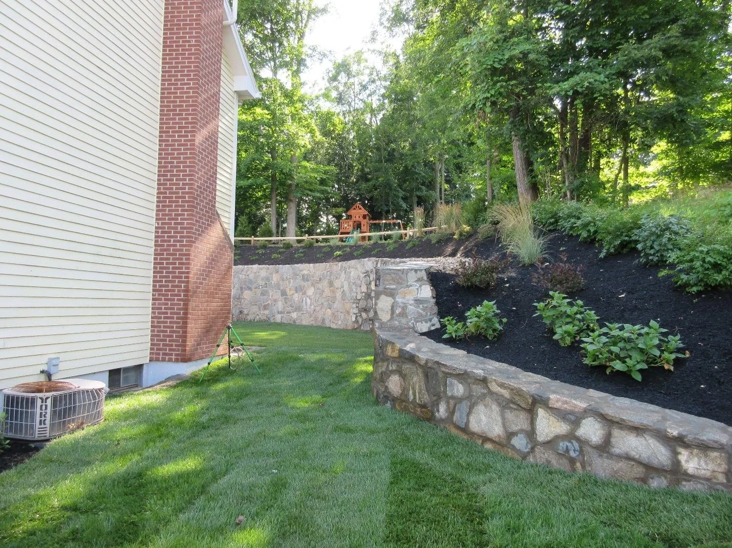 A Look at the Comprehensive Approach of a Professional Lawn Care Service in the Wethersfield and Simsbury, CT Areas