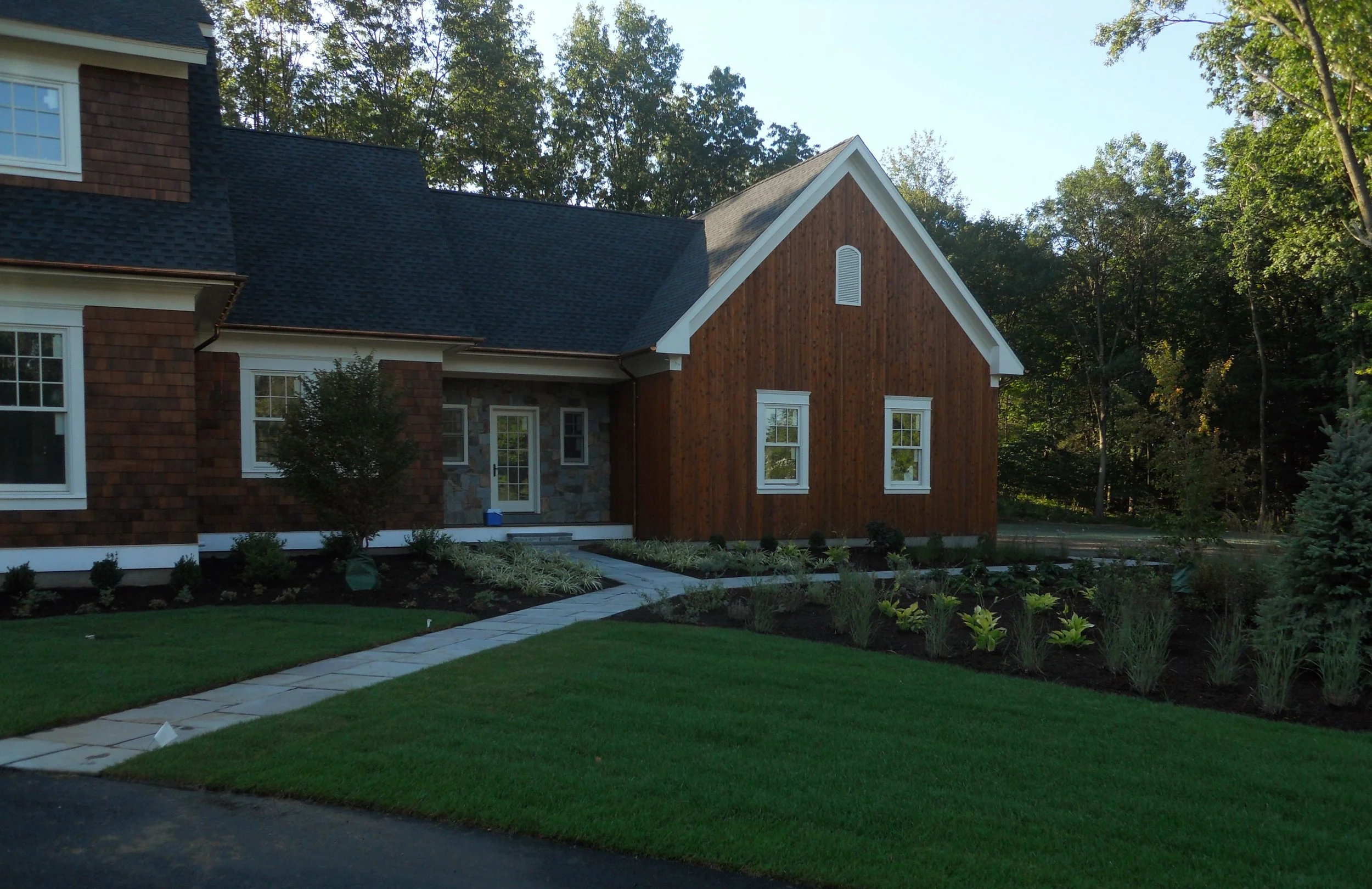 7 Clues It’s Time to Switch Lawn Care Services in West Hartford & Farmington, CT