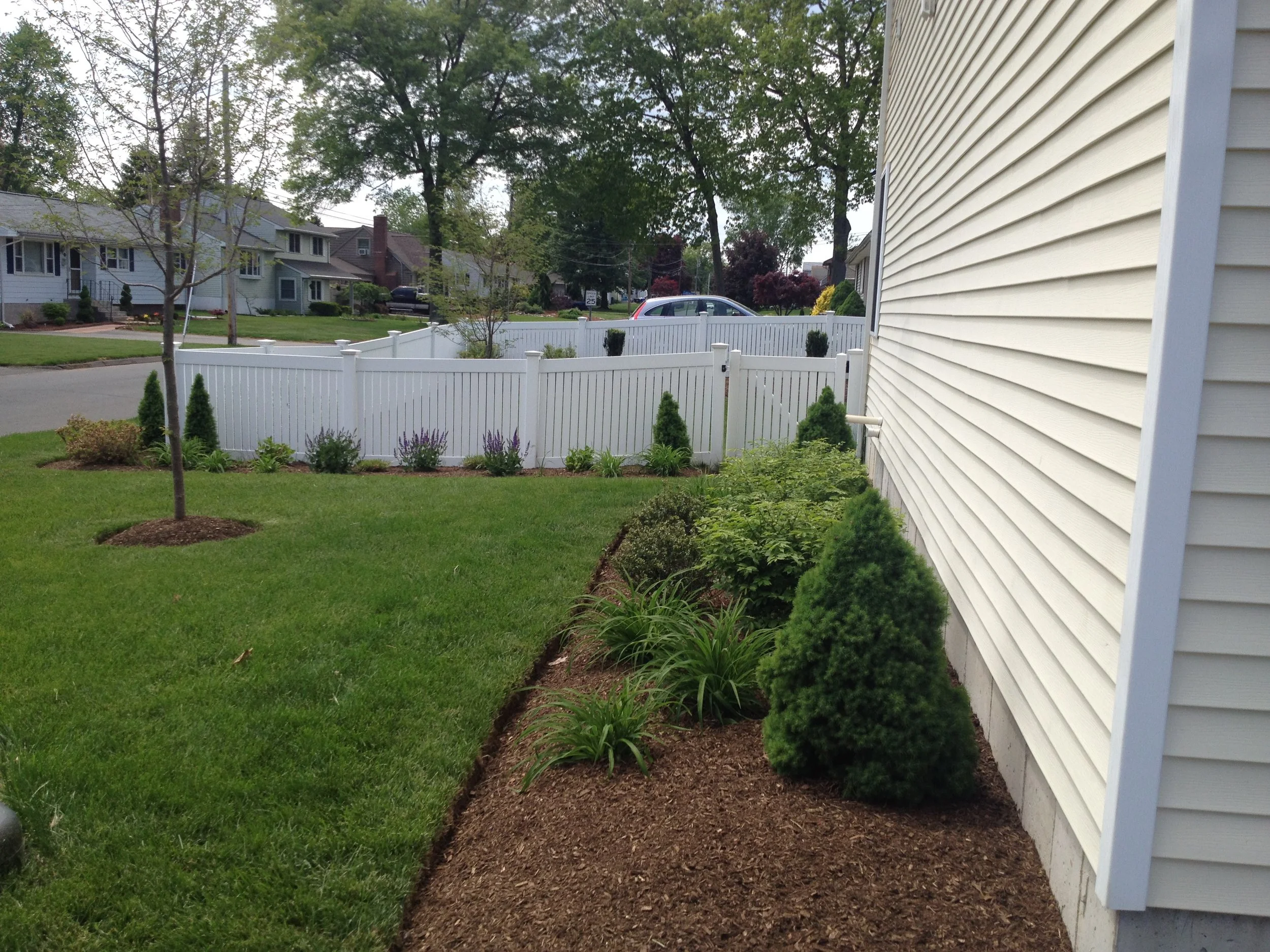 Expert Advice on Hiring a Lawn Care Service in the Wethersfield and Simsbury, CT Areas