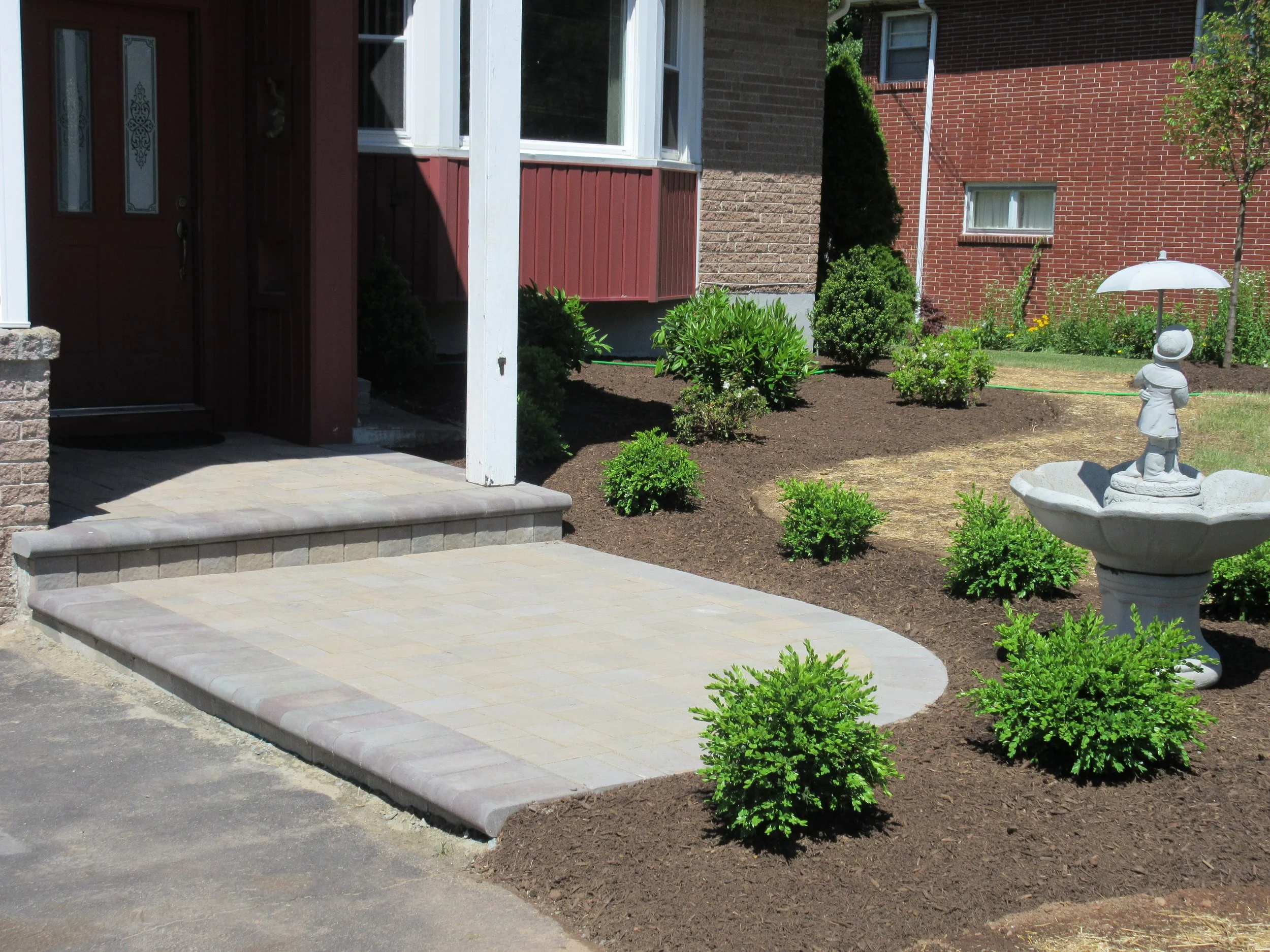 Mulching and Landscape Design: The Duo Transforming Wethersfield, CT Landscapes