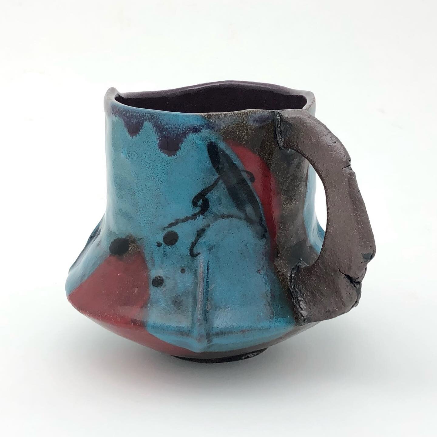 Sanding feet and taking some photos today. Here&rsquo;s a new one that I&rsquo;m pleased with 😊

#clay #stoneware #pottery #ceramics #c&eacute;ramique #poterie #keramik #cer&aacute;mica #sarahdeberryceramics #madeinaskutt #howiamaco #contemporarycer