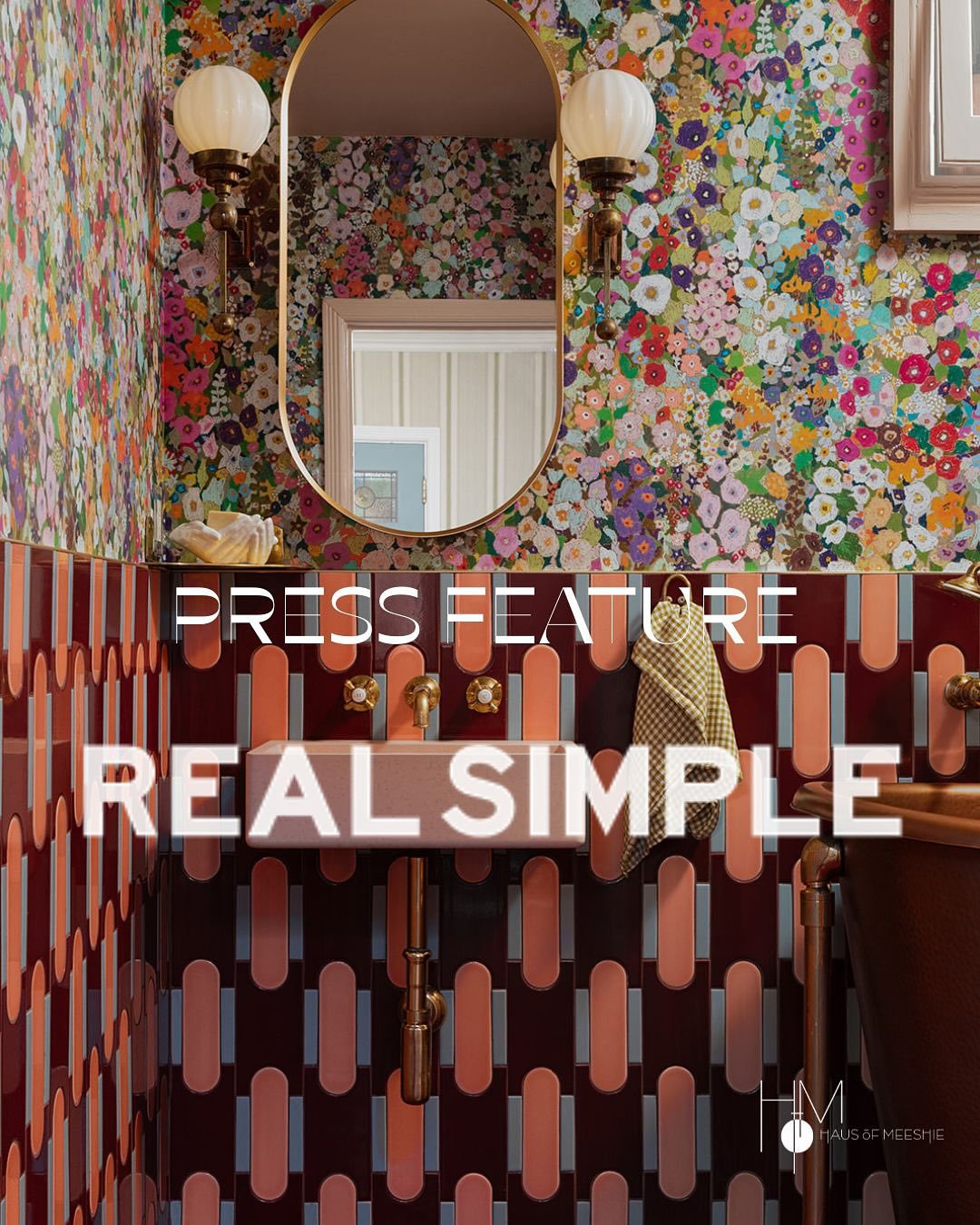 Thank you @real_simple for sharing two of my favorite bold powder rooms! The powder room is the one place you can be creatively unhinged (and take advantage of a captive audience 😘). I agree with @hannahbaker86 that this is the kind of bathroom your