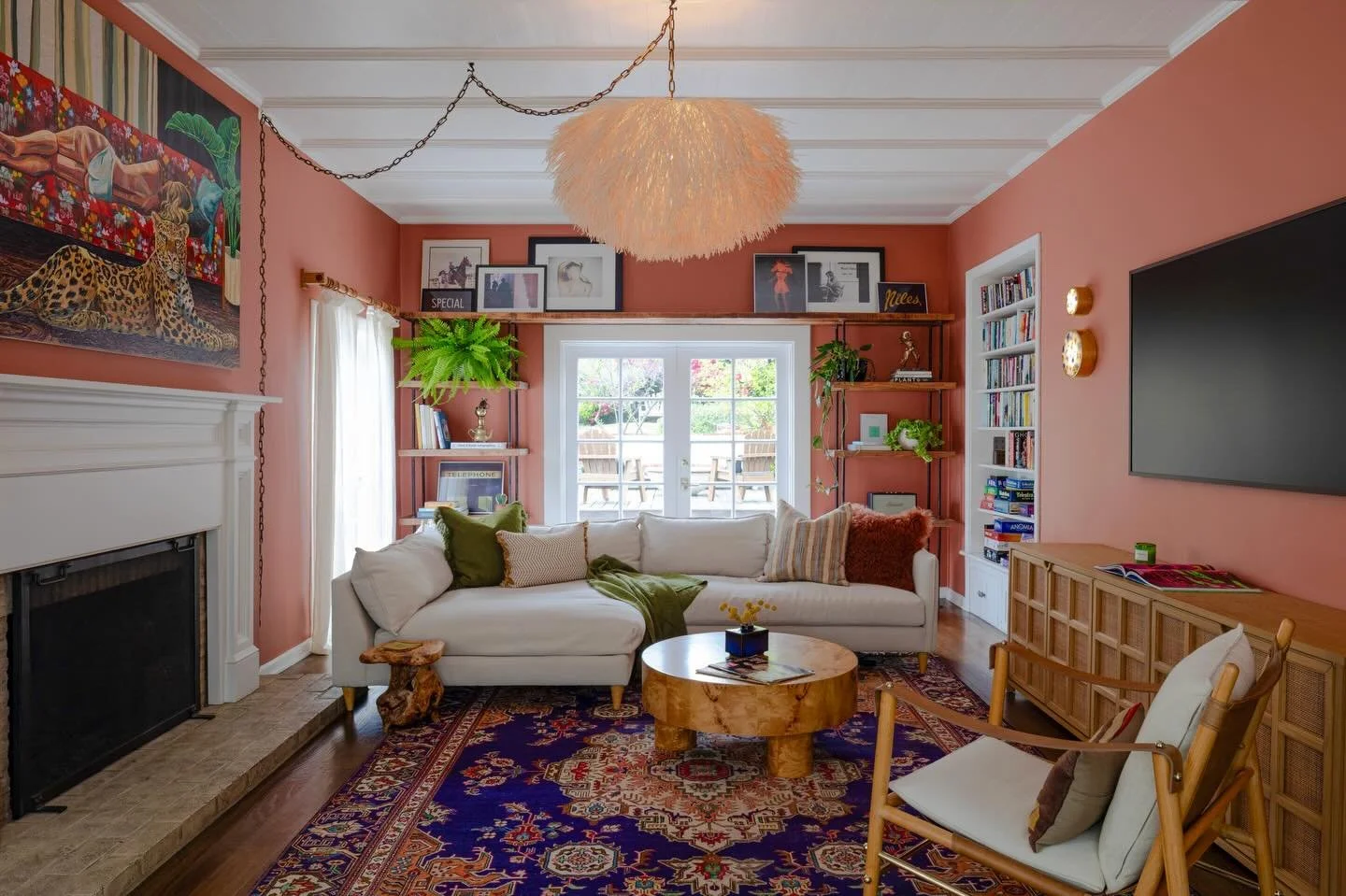 The colorful &amp; layered living room at our Campus Kitsch project. Client commissioned art piece by @brittanynfanning 🫶🏽

📷 @stephen.paul