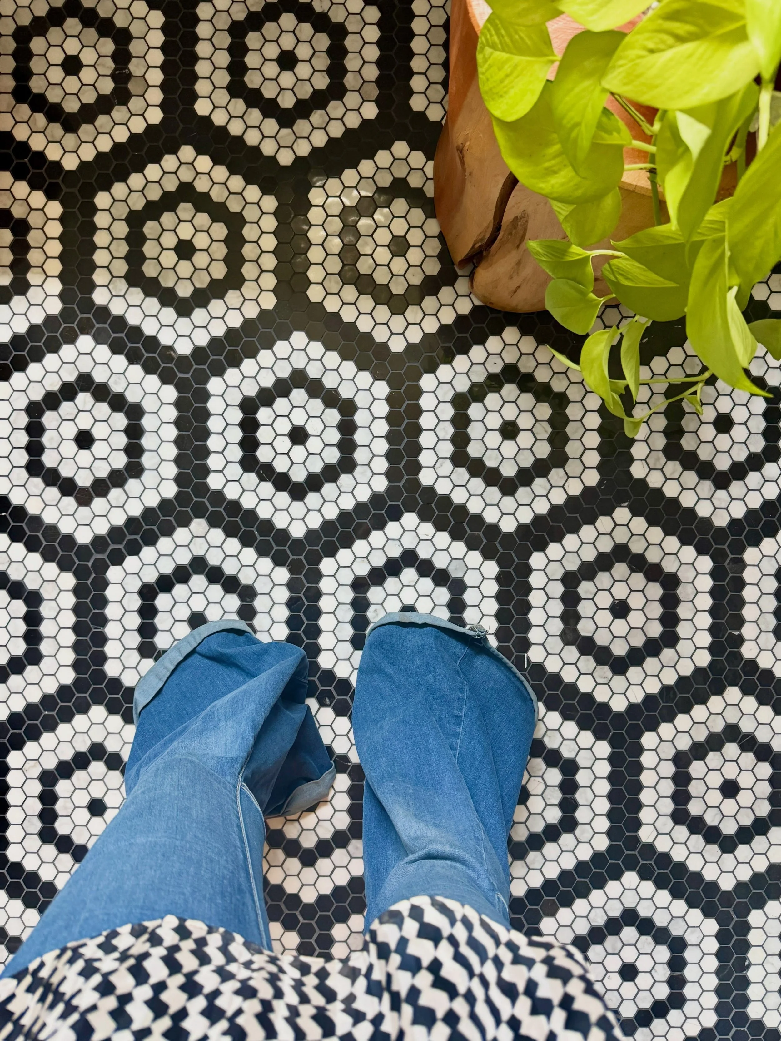 The fabulous new marble bathroom floors at our Cheeky Pied &agrave; Terre project. Love a classic penny tile 👌🏽. Black and white is a neutral and a great foundation that pairs with almost anything! 

Tags: interior design, black and white, penny ti