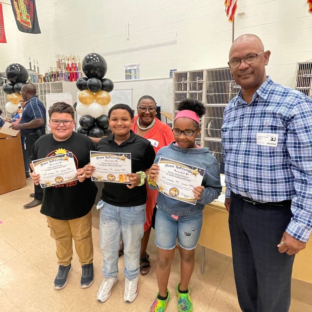 @gwcarver_indianspring_united honored its A and A/B Honor Roll students with the help of the @waconaacp. Scholars received certificates, gift cards and wristbands that grant extra perks at school. Congratulations to you all, and keep up the great wor