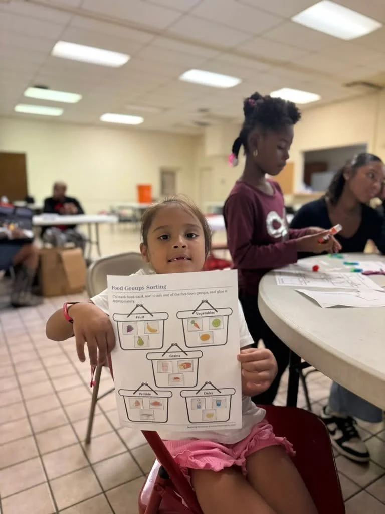 🍎🥦 Our Estella Maxey AfterSchool students had a special visit from the @gsctx, who led a hands-on lesson about the different food groups and how to build balanced meals. 🥛🍞
From colorful fruits to protein-packed snacks, students are discovering