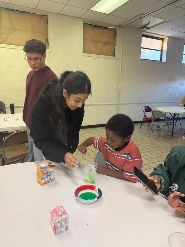 🧩🔤 A full afternoon of learning and discovery! Our afterschool students kicked things off with a scavenger word hunt, searching for letters and hidden clues around the room before teaming up to build new words. The activity strengthened spelling, p