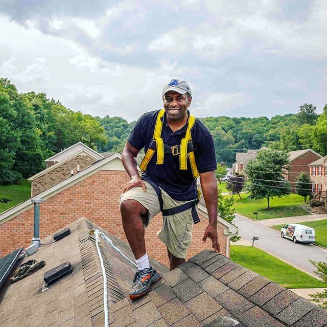 In the US, solar energy needs to reach communities of colour. Jason Carney, a #Nashville native, wanted to create a movement and conversation around clean energy. 🌱⚡He had an idea to build a solar array at a local high school.🏫 His advocacy work ha