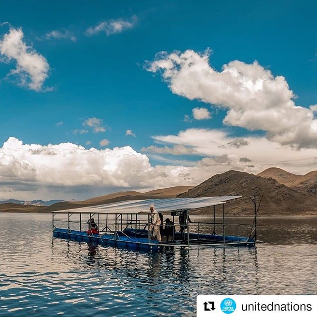 #Repost @unitednationsThese solar panels are powering up pumps that irrigate water from the Chullpia Lagoon to nearby villages in this region of #Peru which is 4000 meters above sea level. 🌊🌞 This is the work of 28-year-old Juansergio who graduated