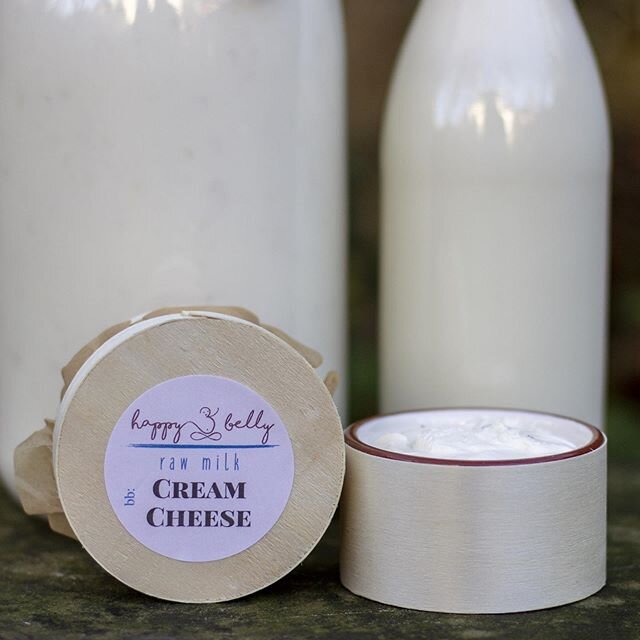 Our Raw Milk Cream Cheese is made from our raw kefir grains and is full in flavour and texture. It is particularly delicious with a bagel! 🥯 
We have three flavours: plain, black pepper and chive.