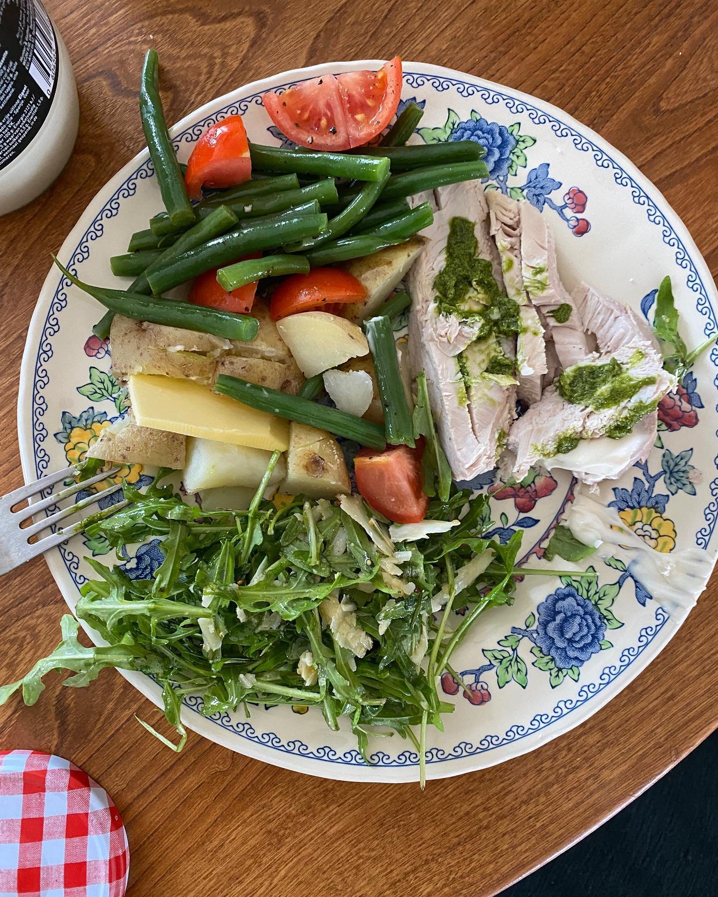 Summer plates ☀️ left over roast chicken, wild garlic pesto (Jude ate this with a spoon? Was not expecting him to like it), potatoes, Mayo (no seed oils please), French beans and tomato salad, rocket and Parmesan w/ vinaigrette. Yum yum, oh and a wed