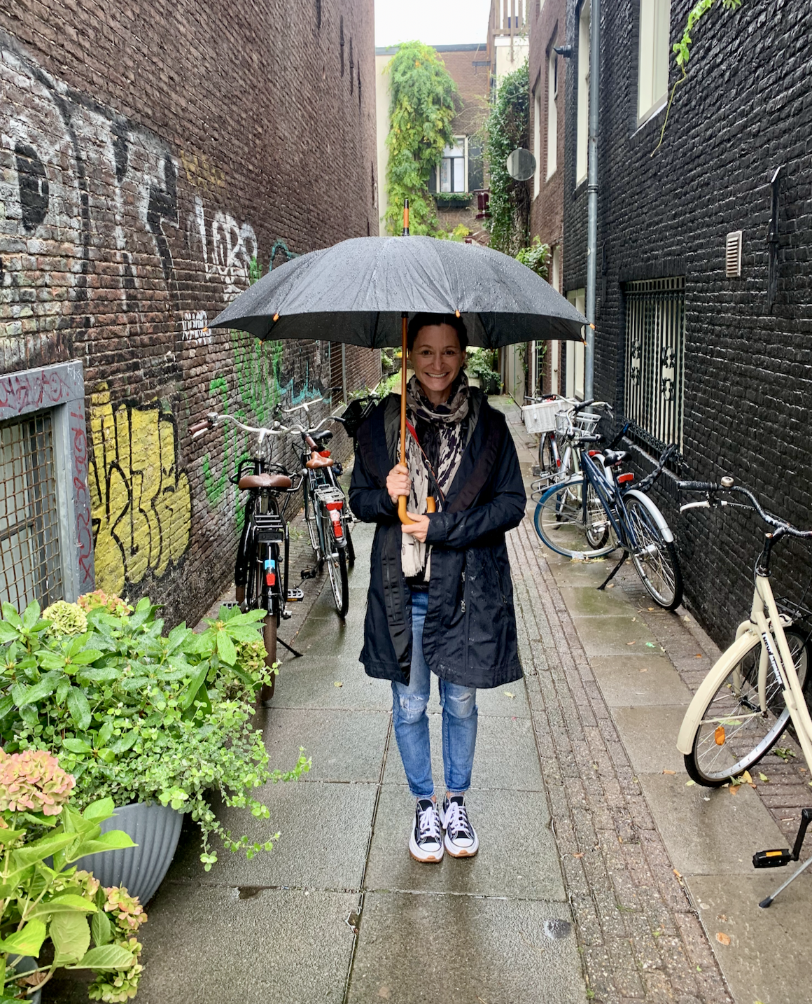 How To Stay Healthy While Traveling {Nutritionist Tips}