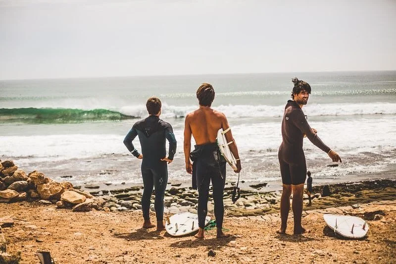 Morocco ☀️ is widely considered a year-round surfing destination. While it&rsquo;s true that there are waves all throughout the year, the best conditions can be found between September - april.The weather is not as hot as in summer, but still warm an