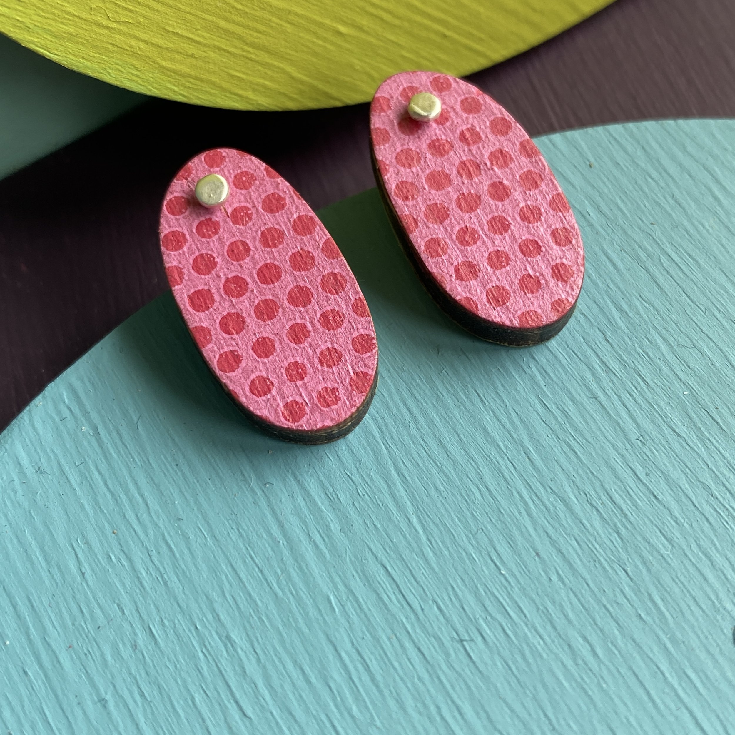 Elongated Wibbly Reversible Printed Studs Pink/Green patterns