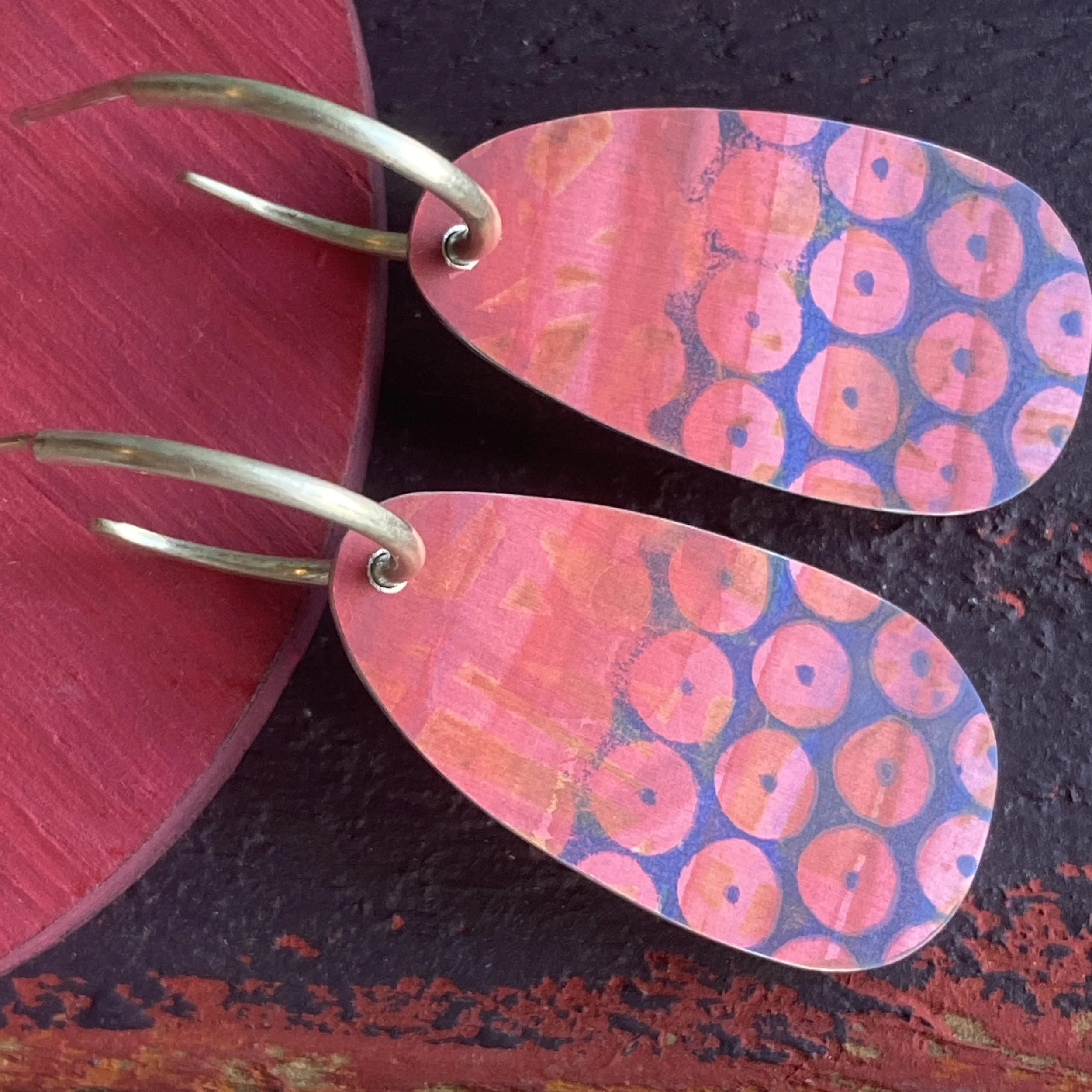 Reversible Oval Drop Hoop Earrings-Green/Pink/Red