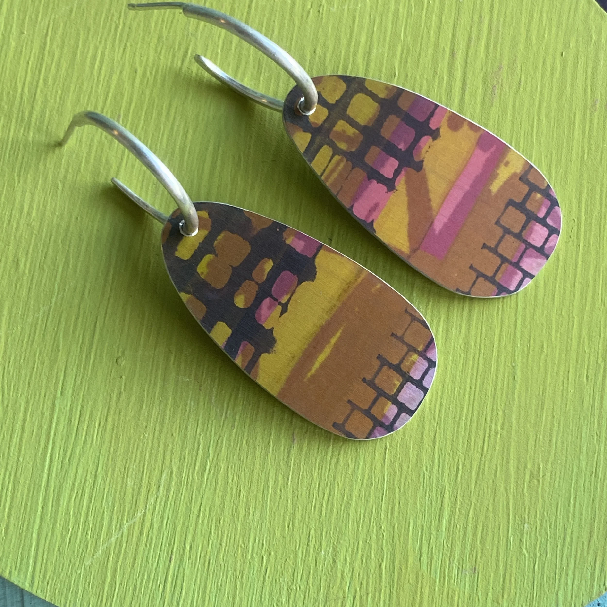 Reversible Oval Drop Hoop Earrings-Green/Pink/Red
